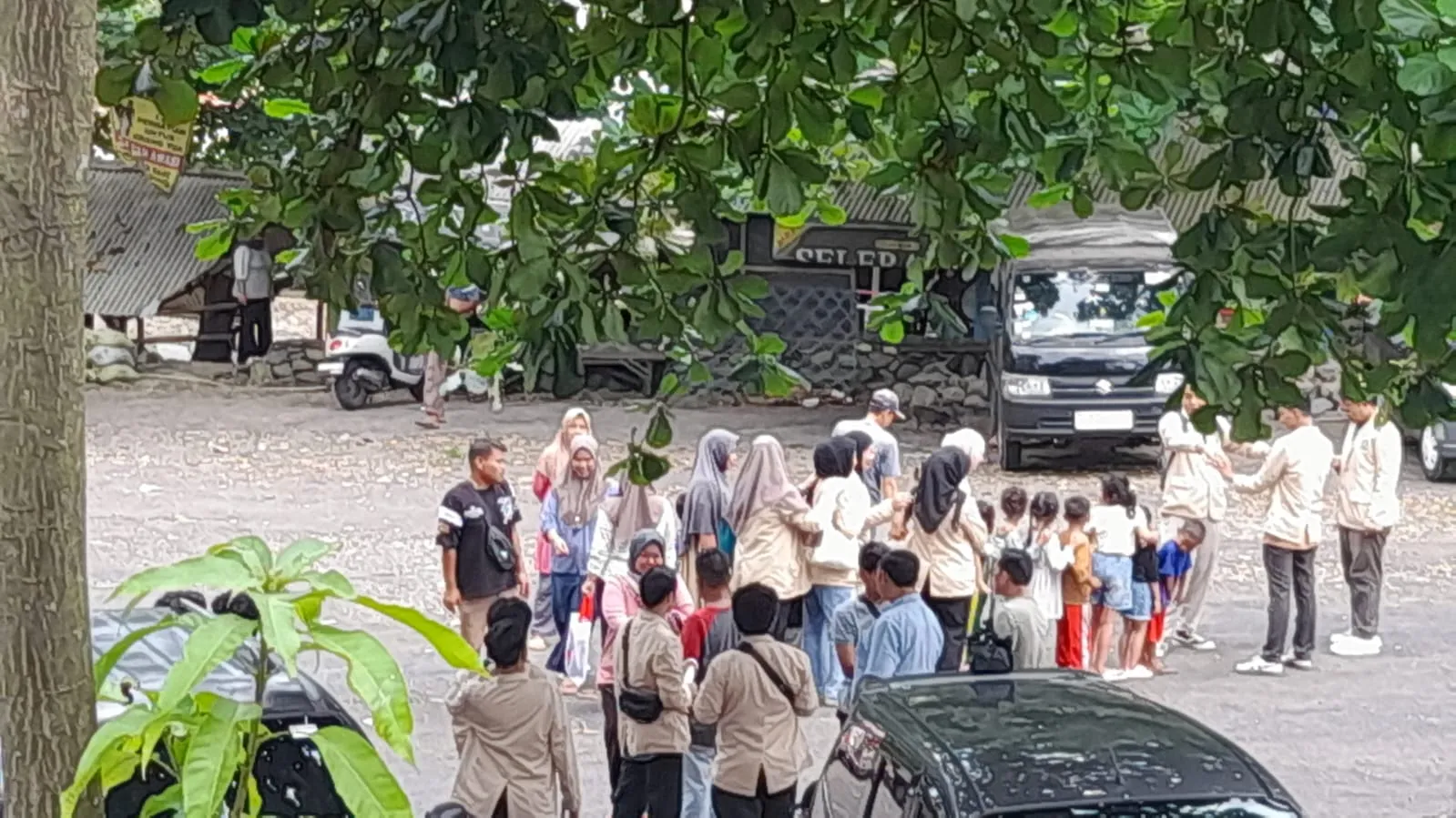 Peduli Kasih korban Bencana Loji